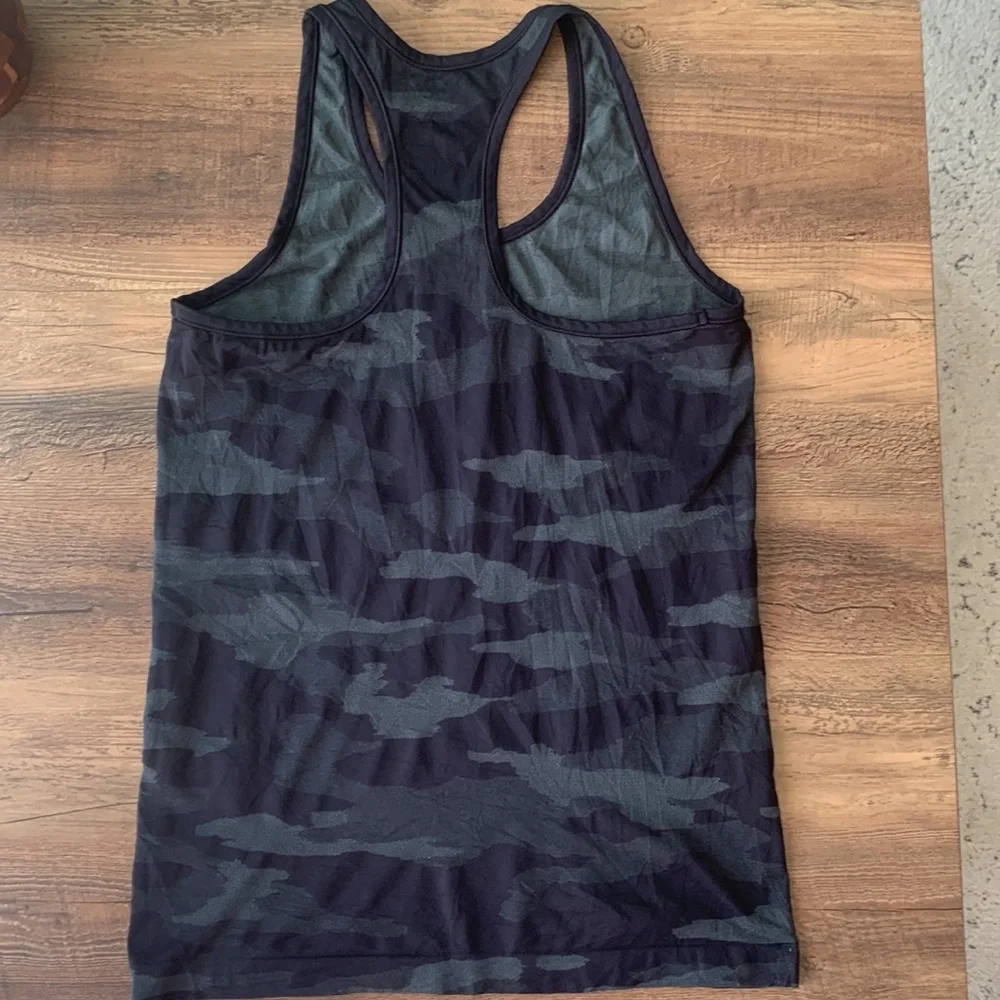 Athleta Momentum Camo Tank Black Gray Racerback - Picture 6 of 6